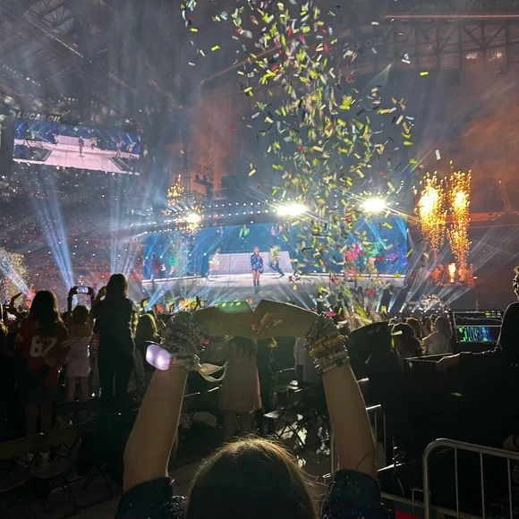 Taylor Swift The Eras Tour confetti necklace - Picture 6 of 9